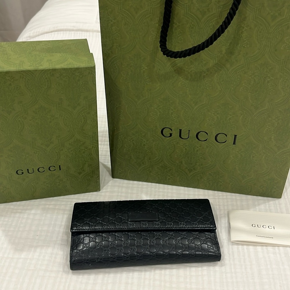 Authentic Like New Black Gucci Embossed Black Leather Wallet